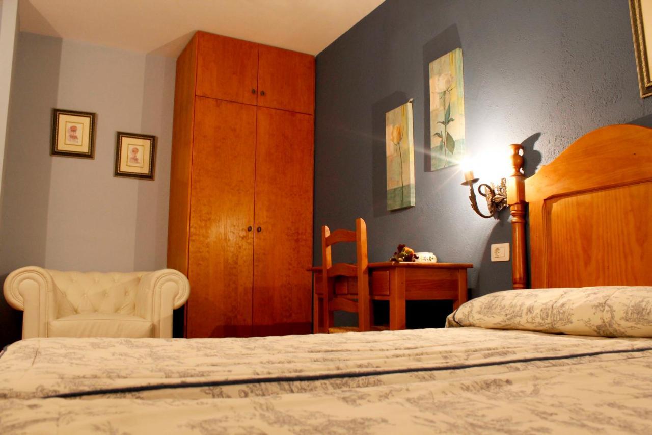 Hostatgeria Sant Jaume Hotel Corachar Ngoại thất bức ảnh