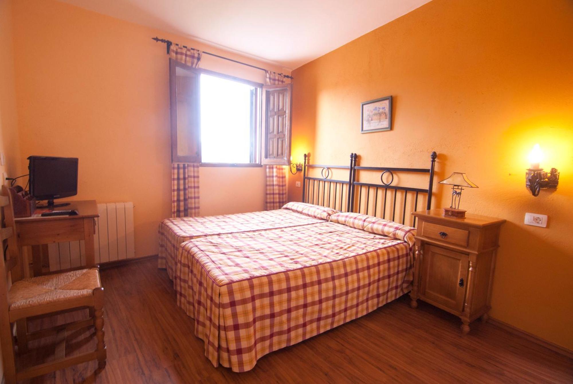 Hostatgeria Sant Jaume Hotel Corachar Ngoại thất bức ảnh